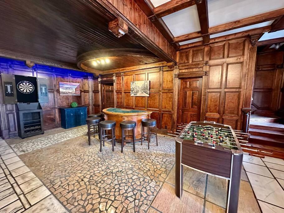 5 Bedroom Estate Near Casino And Downtown Bristol Exterior photo