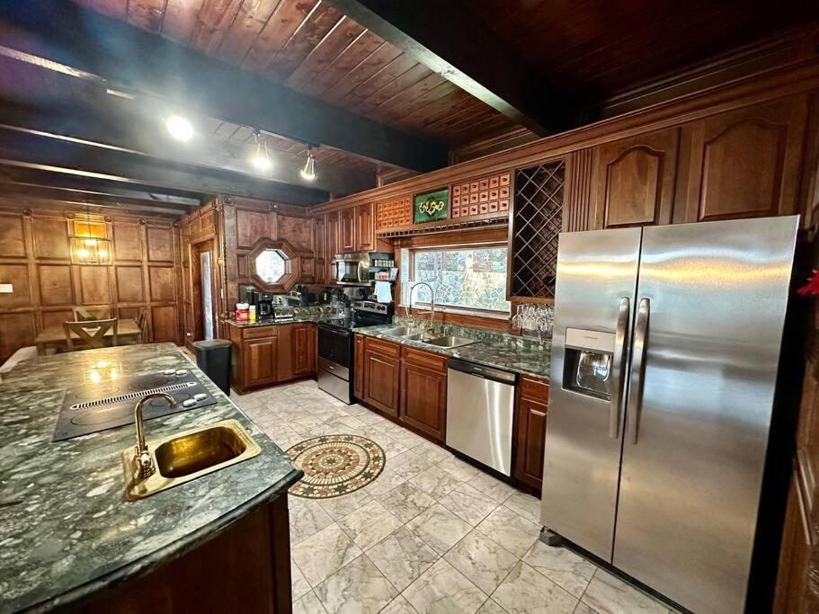 5 Bedroom Estate Near Casino And Downtown Bristol Exterior photo