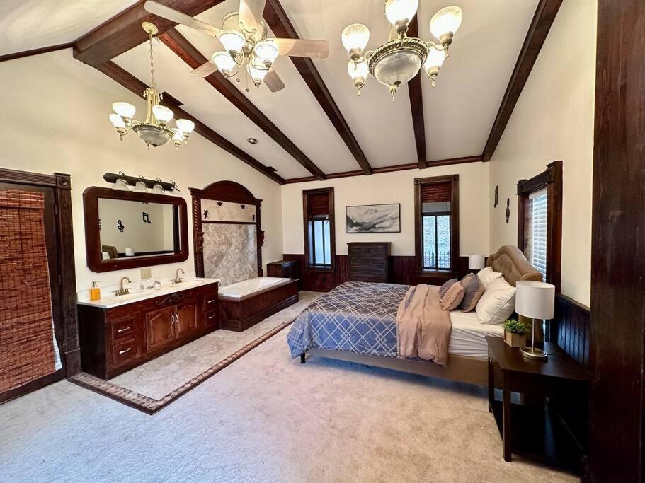 5 Bedroom Estate Near Casino And Downtown Bristol Exterior photo