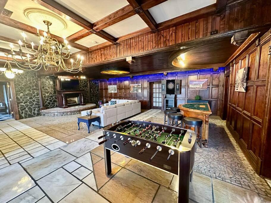 5 Bedroom Estate Near Casino And Downtown Bristol Exterior photo